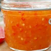 Serveersuggestie Zoete chilisaus - Lovemyfood.nl