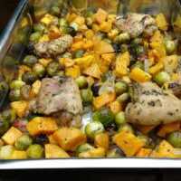 Serveersuggestie Ovenschotel met zoete aardappel, kipdijfilet en spruitjes - Lovemyfood.nl