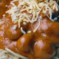 Serveersuggestie Spaghettisaus met balletjes gehakt - Lovemyfood.nl