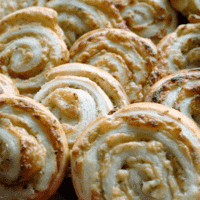 Serveersuggestie Croissant rolletjes met kaas en crème fraîche