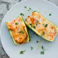 Serveersuggestie Met Geitenkaas Gevulde Courgette