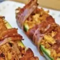 Serveersuggestie Courgette gevuld met kip en bacon uit de oven