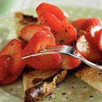 Serveersuggestie Rozijnenbruschetta met Italiaanse aardbeien