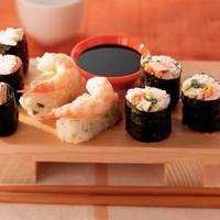 Serveersuggestie Sushirolletjes met gerookte kip