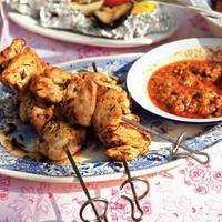 Serveersuggestie Kipkebabs met tapenade