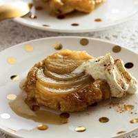 Serveersuggestie Tarte tatin van peer met zoute karamel