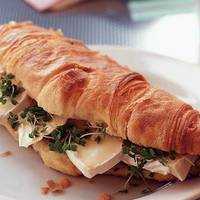 Serveersuggestie Croissant met brie en gember ****